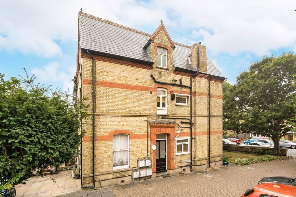 Property photo 1 of 5