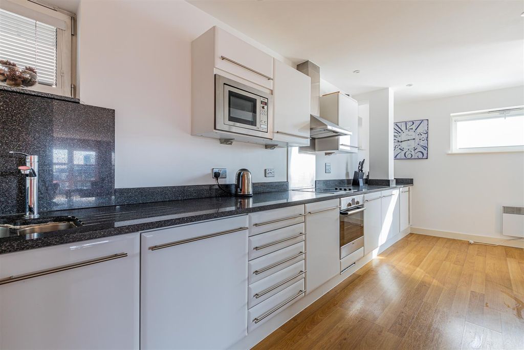 Property photo 3 of 22 Park View 9-2.Jpg