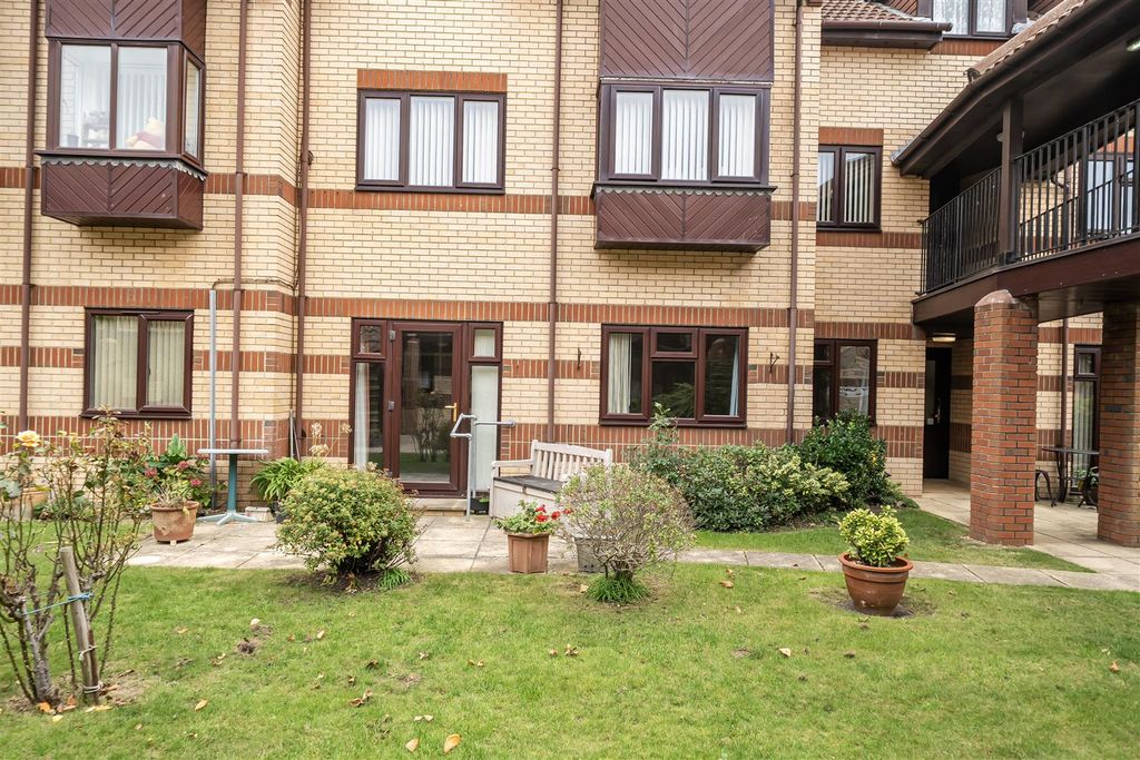 Property photo 1 of 20 Apartment