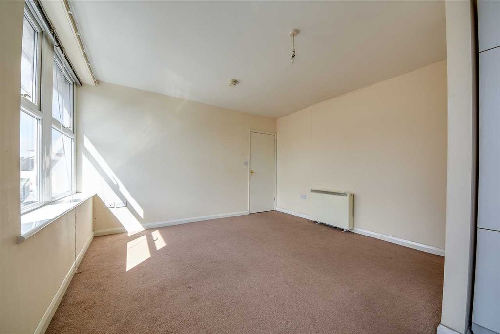 Property photo 3 of 6