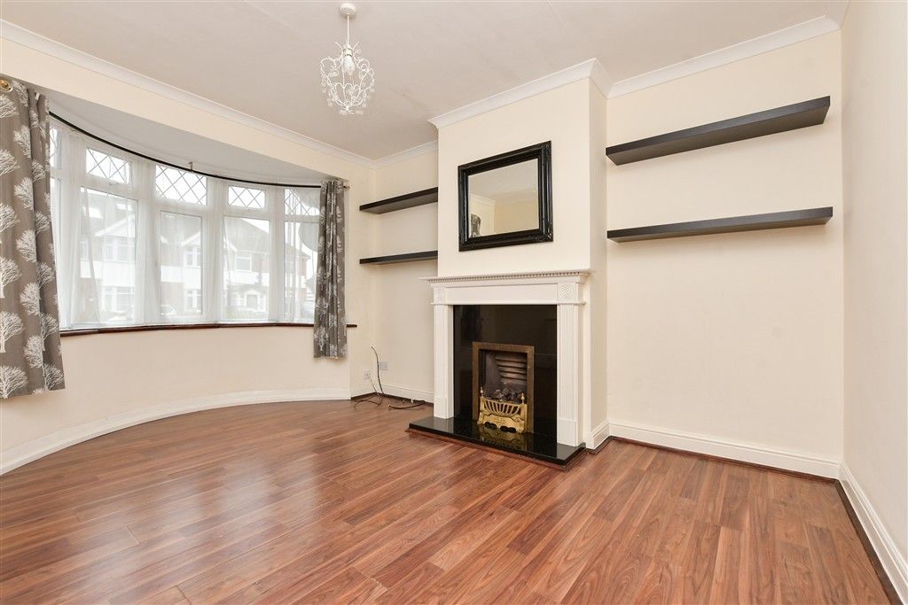 Property photo 3 of 11 Lounge