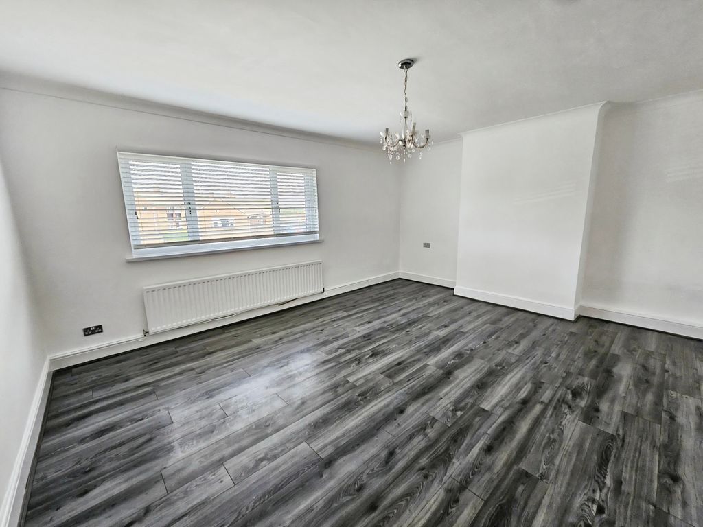 Property photo 2 of 9 Photo 9