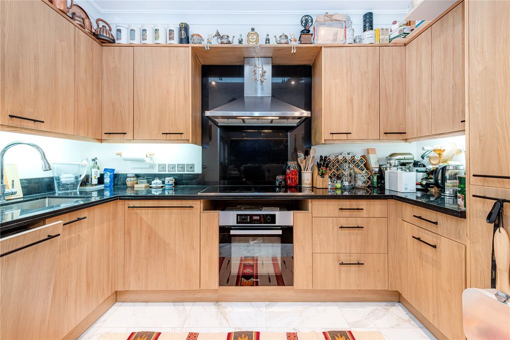 Property photo 3 of 8 Kitchen