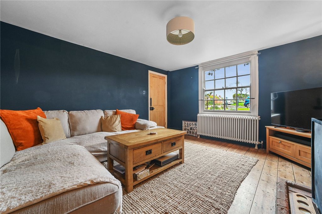 Property photo 2 of 24 Sitting Room