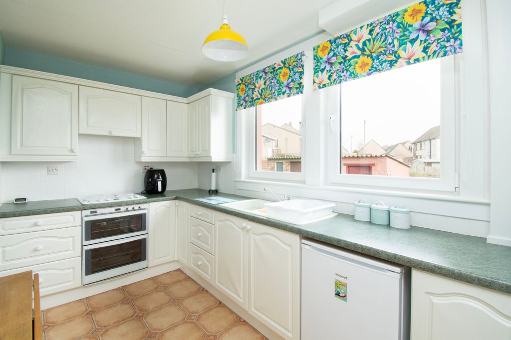 Property photo 2 of 30 Dining Kitchen