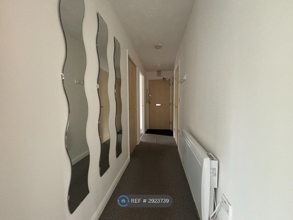 Property photo 2 of 6 Entrance Hallway