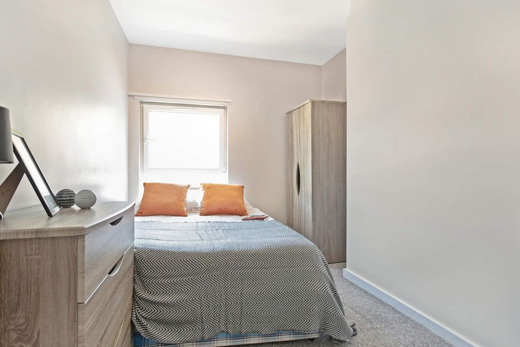 Property photo 3 of 17 Property Photo