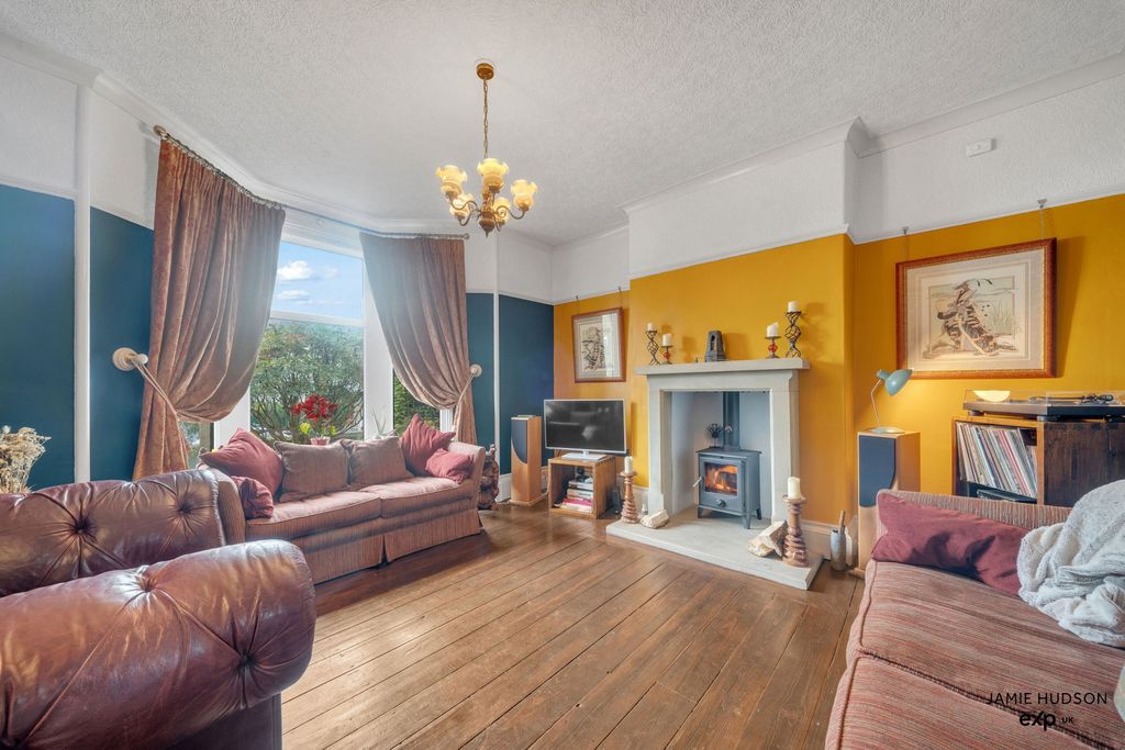 Property photo 2 of 36