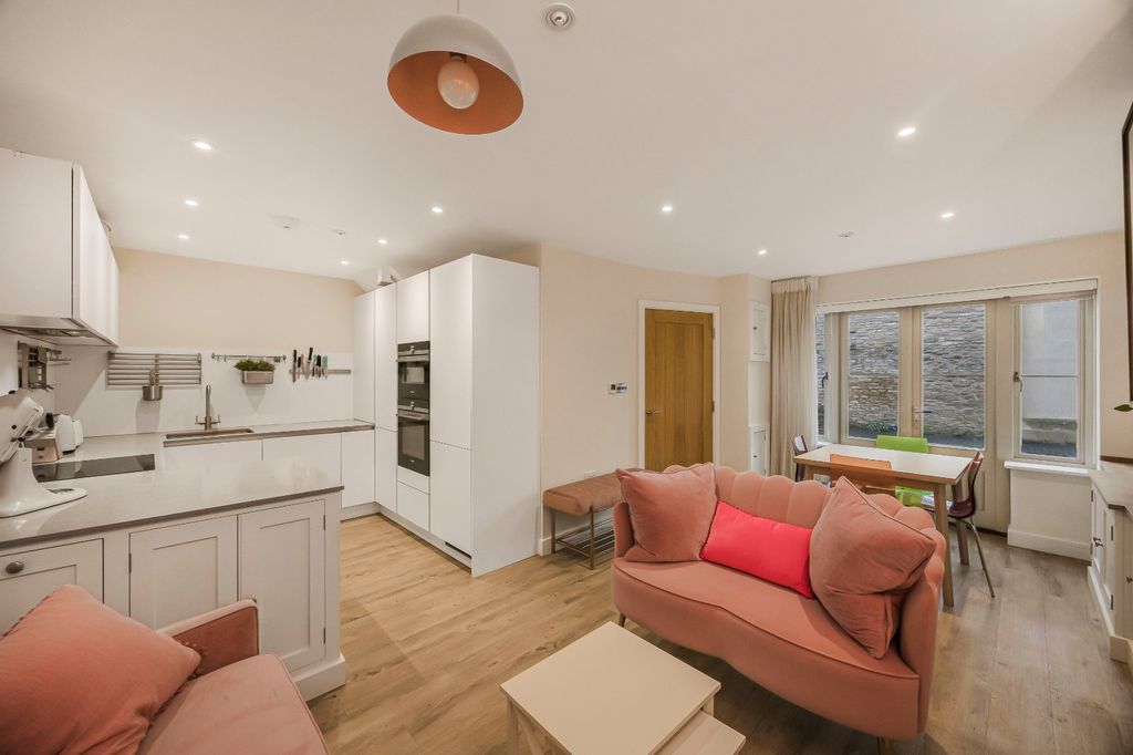 Property photo 2 of 23 Picture No. 33