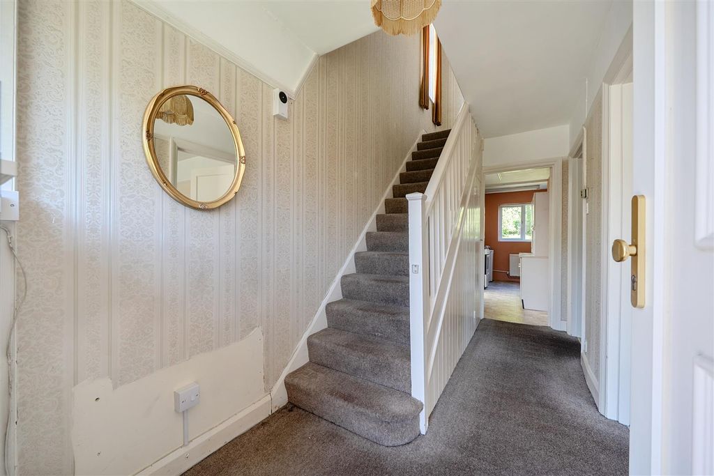 Property photo 2 of 21 Entrance Hall