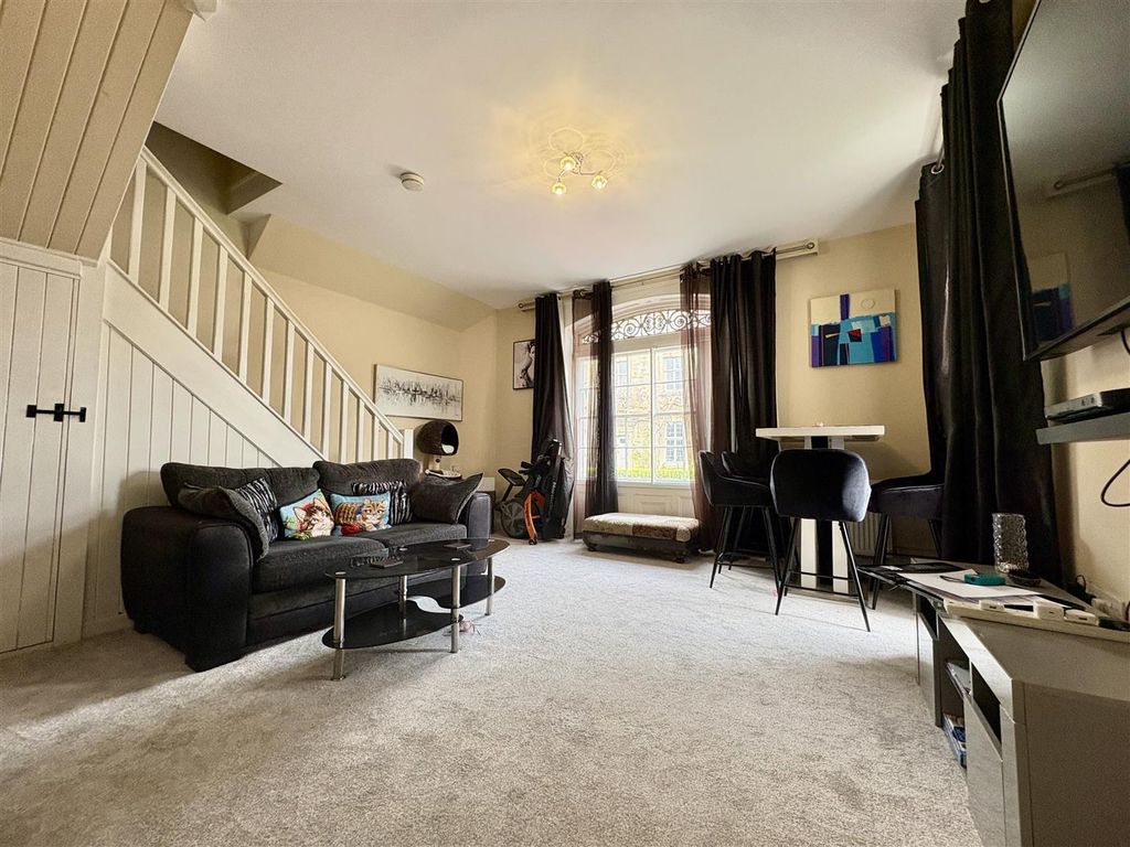 Property photo 3 of 10 Lounge
