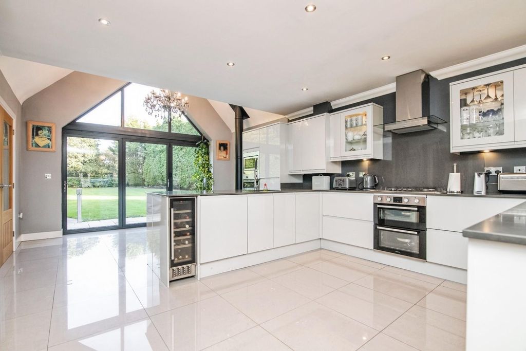 Property photo 3 of 48 Kenilworth-18.Jpg