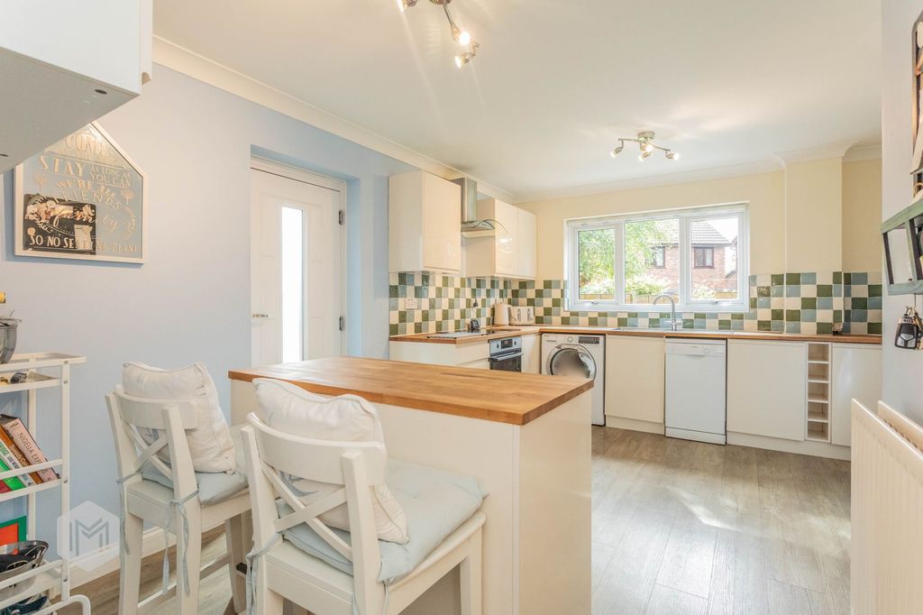 Property photo 3 of 49