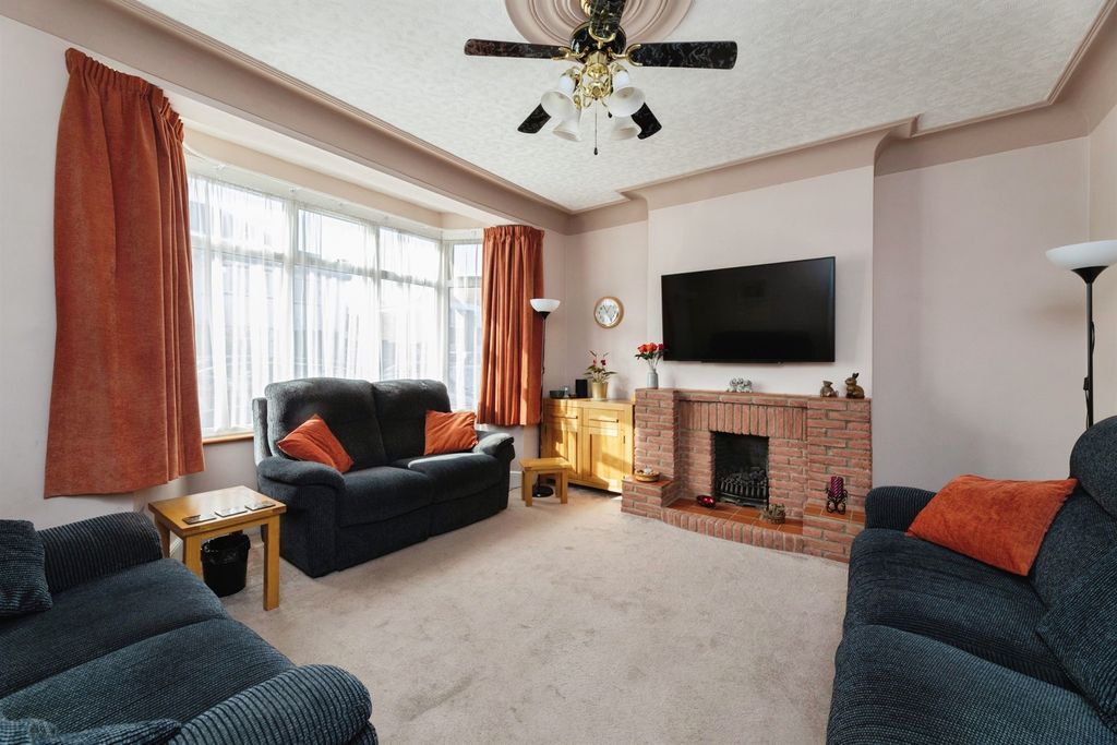 Property photo 2 of 17