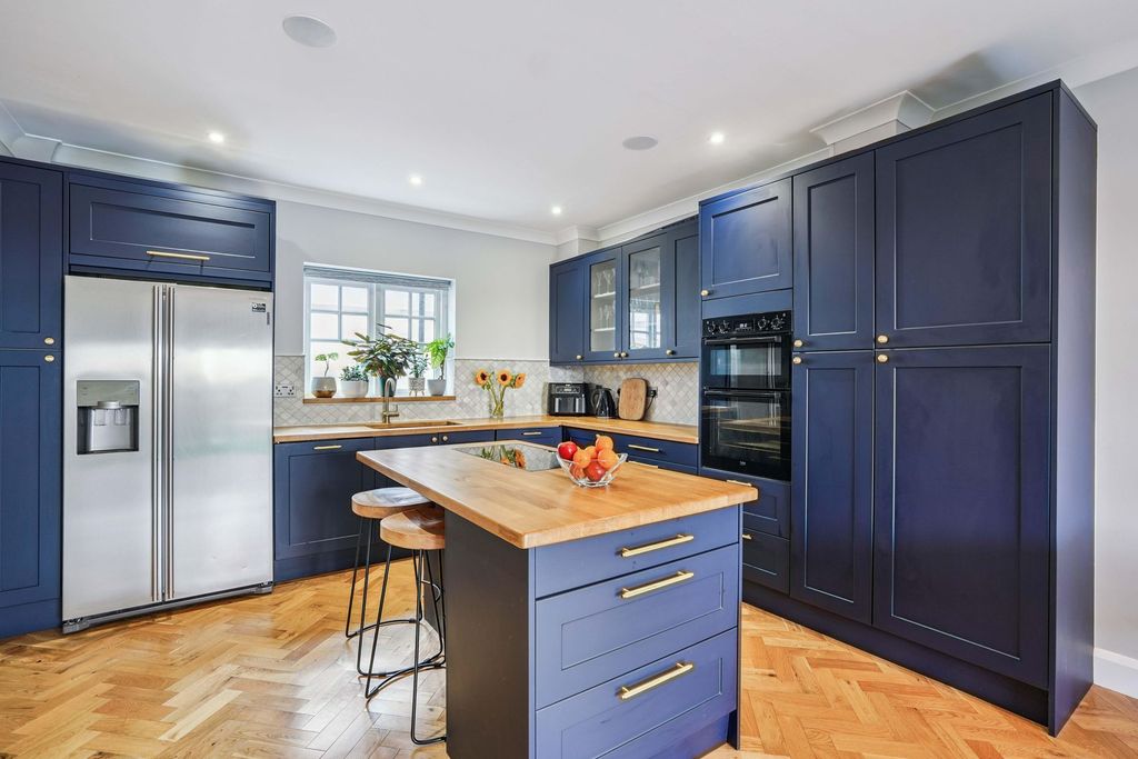 Property photo 3 of 18