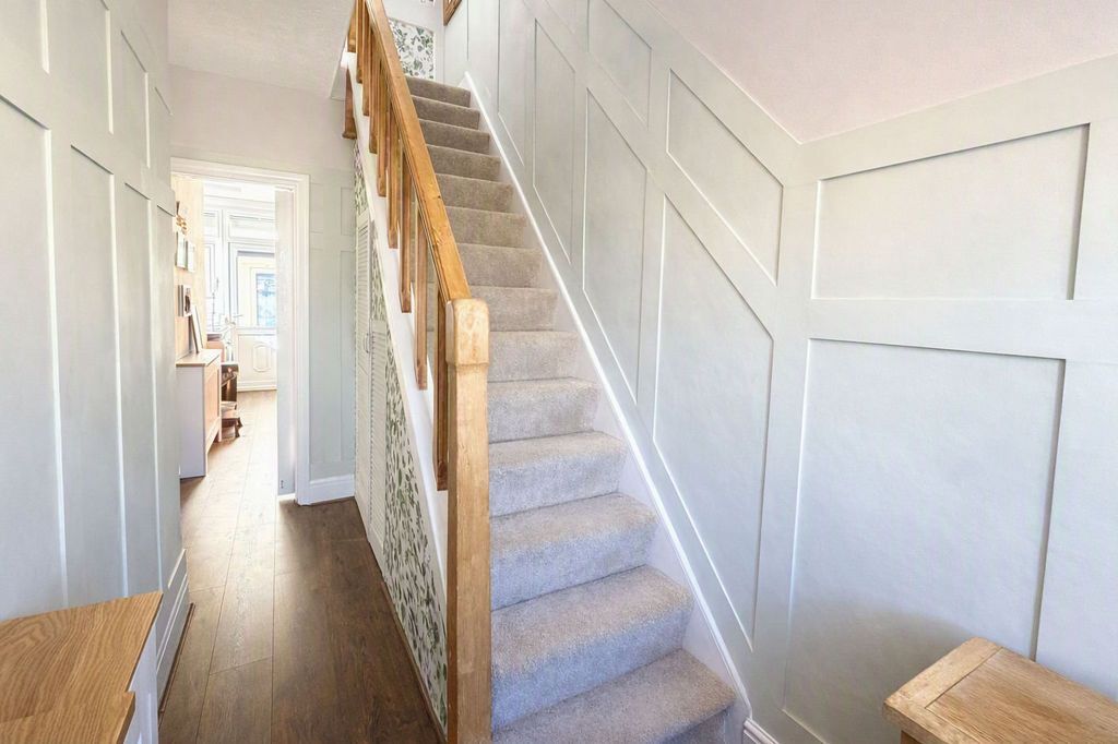 Property photo 2 of 13 Entrance Hall