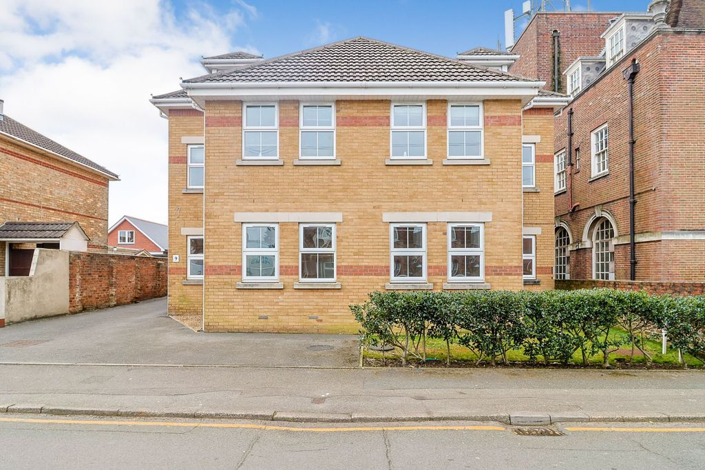 Property photo 1 of 15 Flat 7, 9 Wycliffe Road, Bournemouth, Dorset  Bh9 1Jp