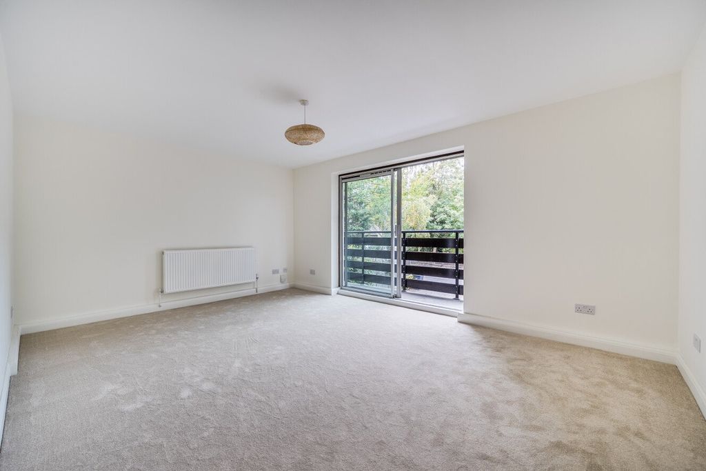 Property photo 2 of 13 Picture No. 15