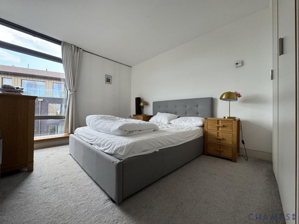 Property photo 1 of 8 3 Bed Flat To Rent Parliament View Apartments, London Se1