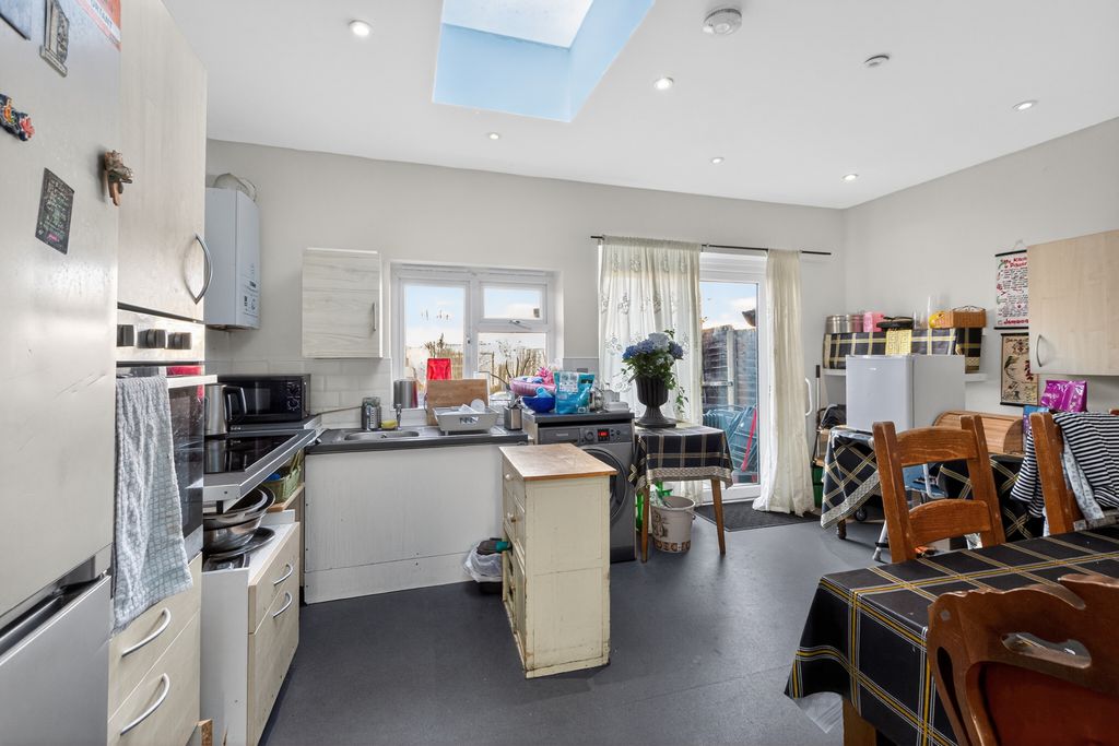 Property photo 3 of 15 Kitchen