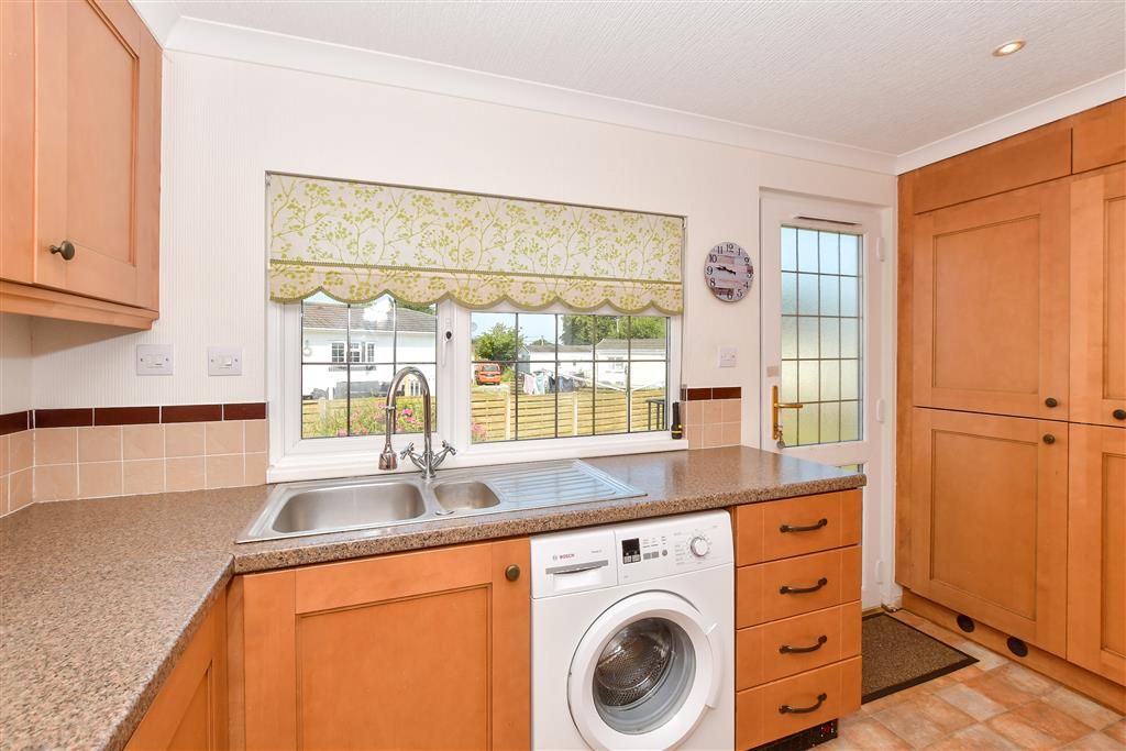 Property photo 3 of 10 Kitchen