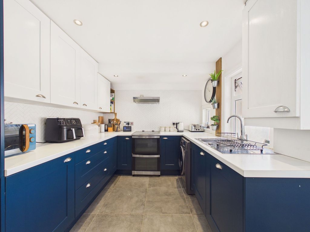 Property photo 3 of 15 Kitchen