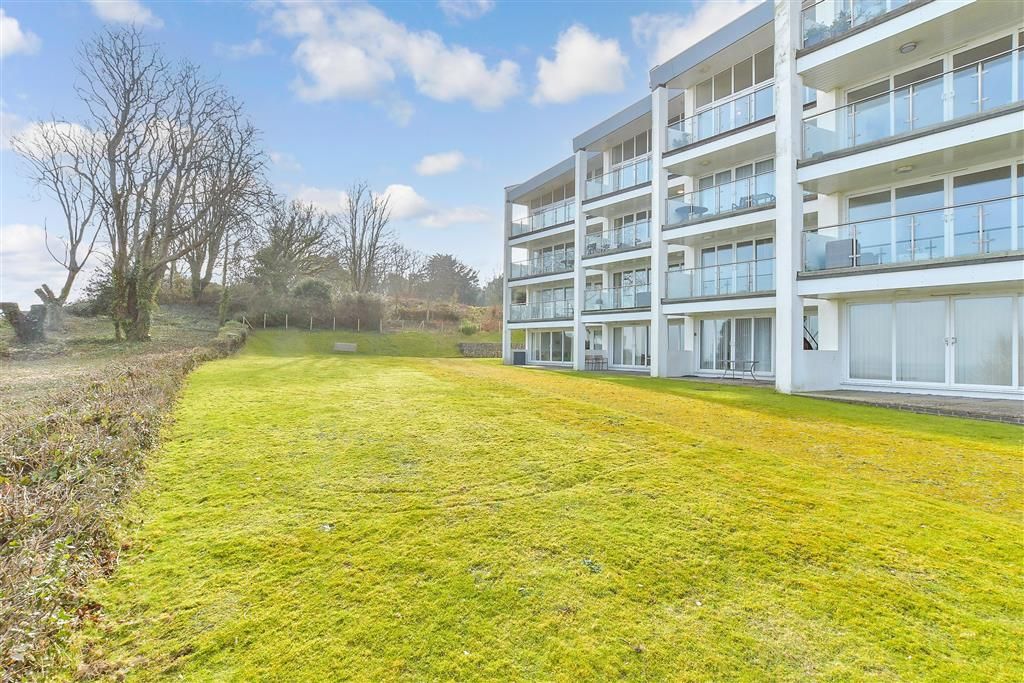 Property photo 3 of 13 Communal Gardens