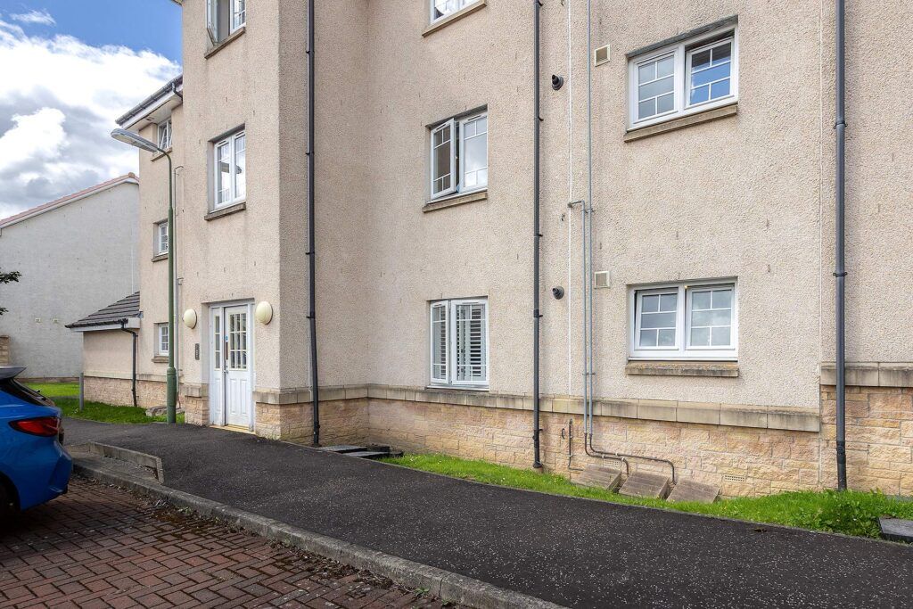 Property photo 2 of 24