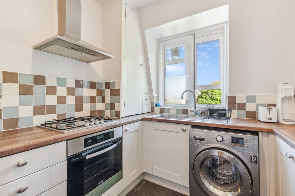 Property photo 3 of 9