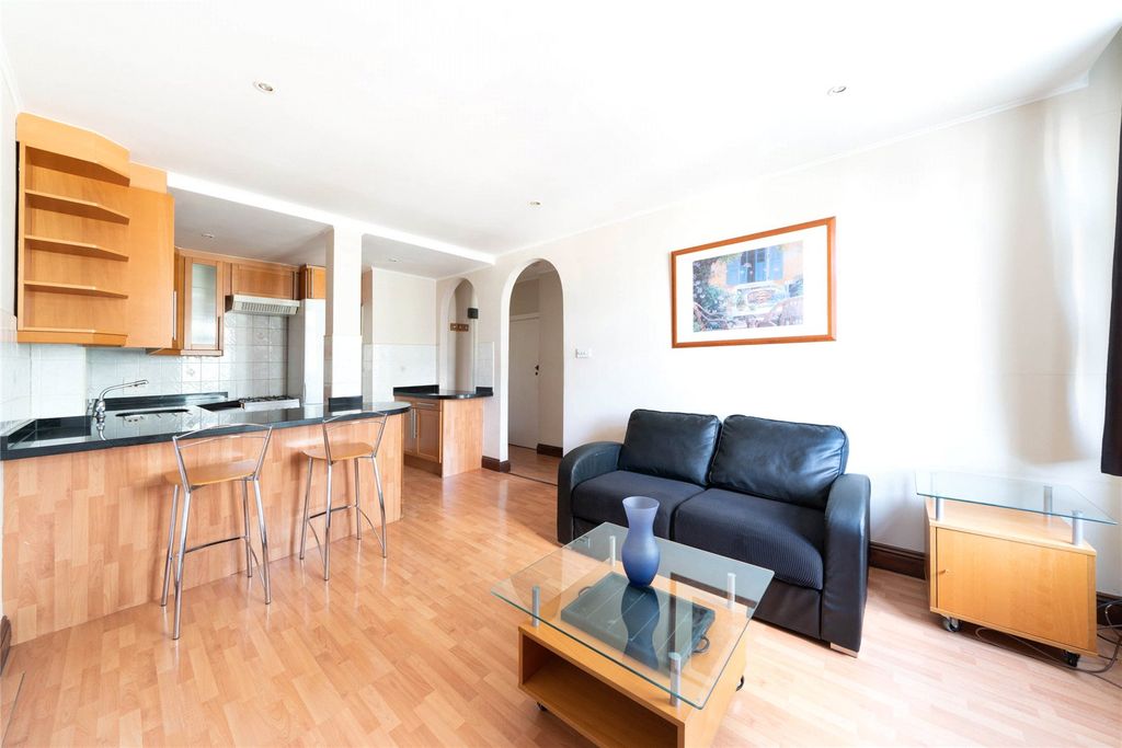 Property photo 2 of 8