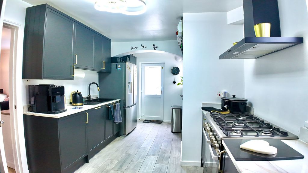 Property photo 3 of 29