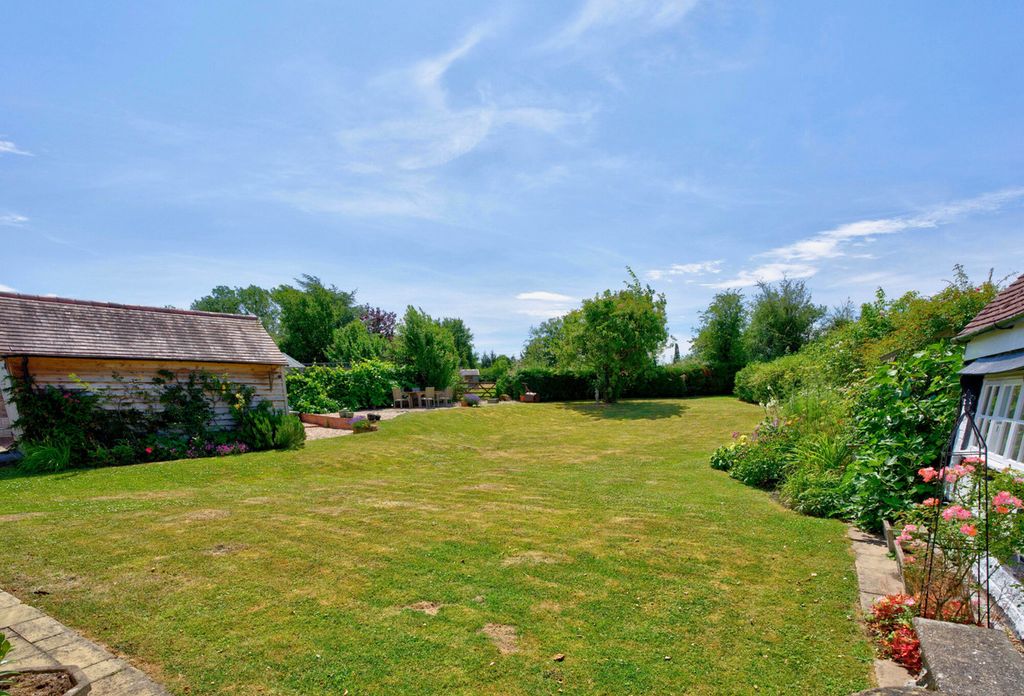 Property photo 2 of 28