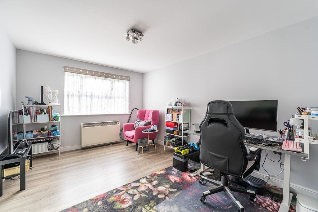 Property photo 2 of 11 1