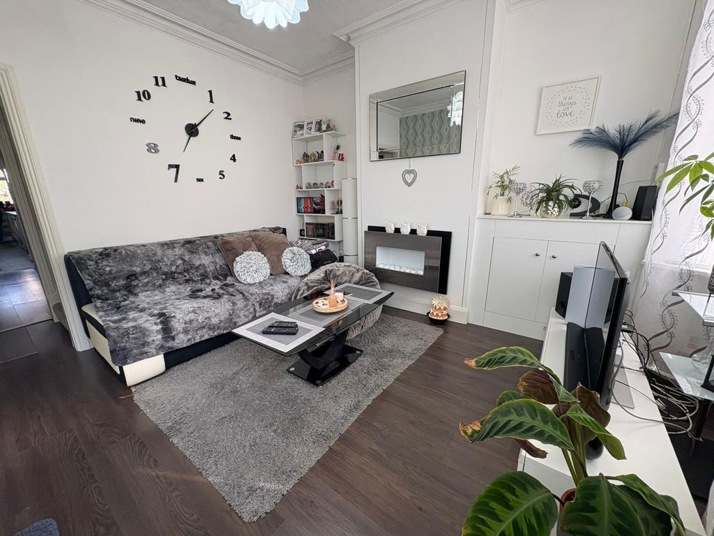 Property photo 3 of 12