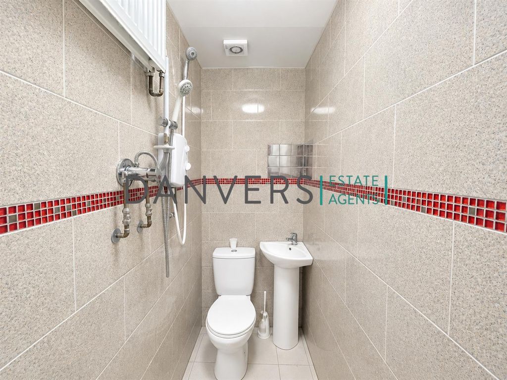 Property photo 3 of 4 Bath.Jpg