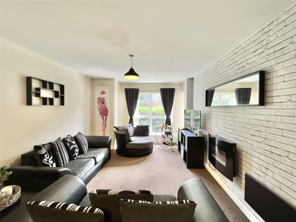 Property photo 1 of 16 Lounge