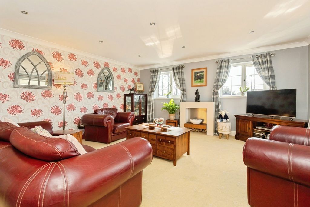 Property photo 2 of 20