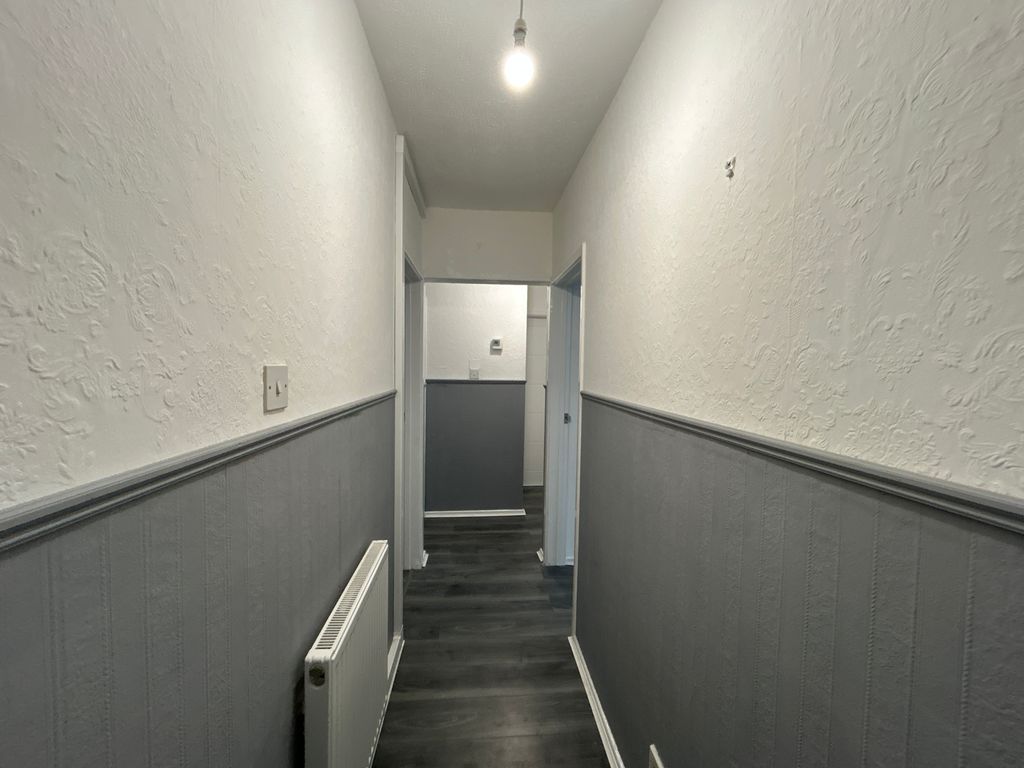 Property photo 3 of 7 Hallway