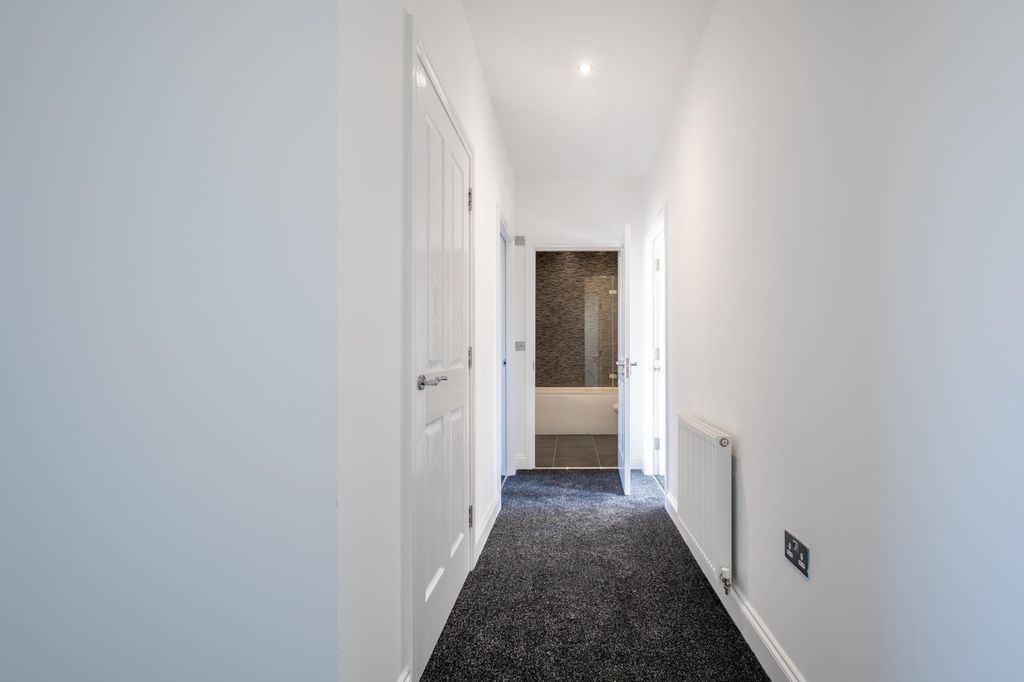 Property photo 3 of 43