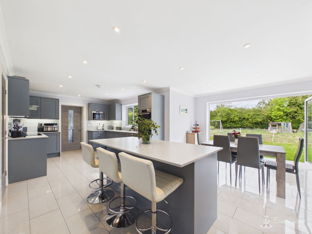 Property photo 2 of 25 Kitchen Diner- Mark Stephens Ewemove Newmarket And