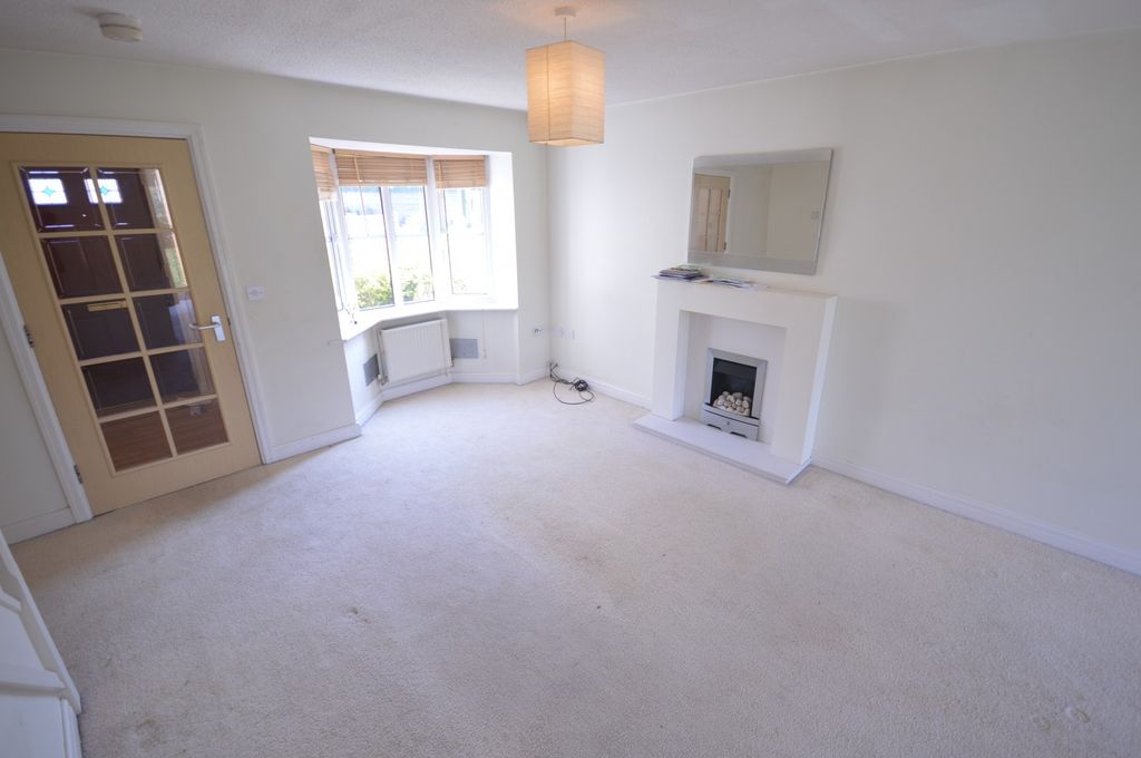 Property photo 3 of 12 Lounge