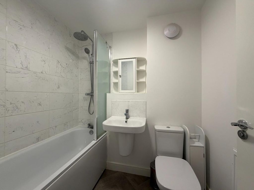 Property photo 3 of 14 Bathroom