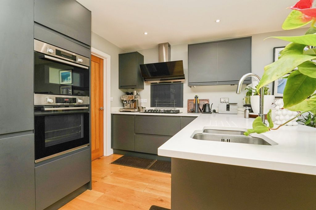 Property photo 2 of 15 Pbox-Img.Jpg