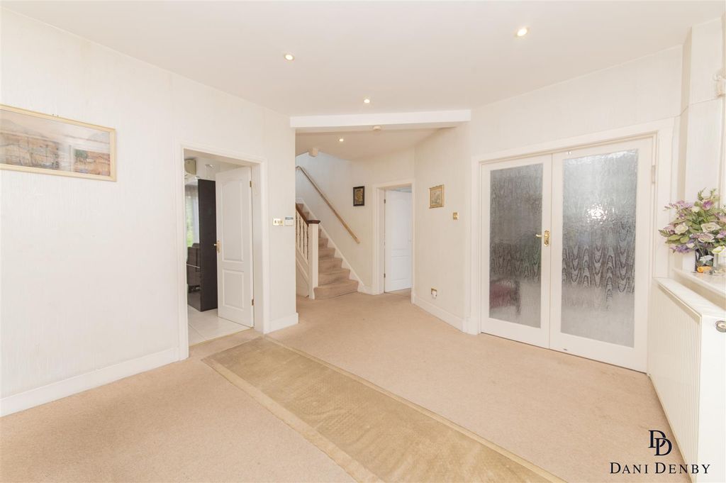 Property photo 2 of 21