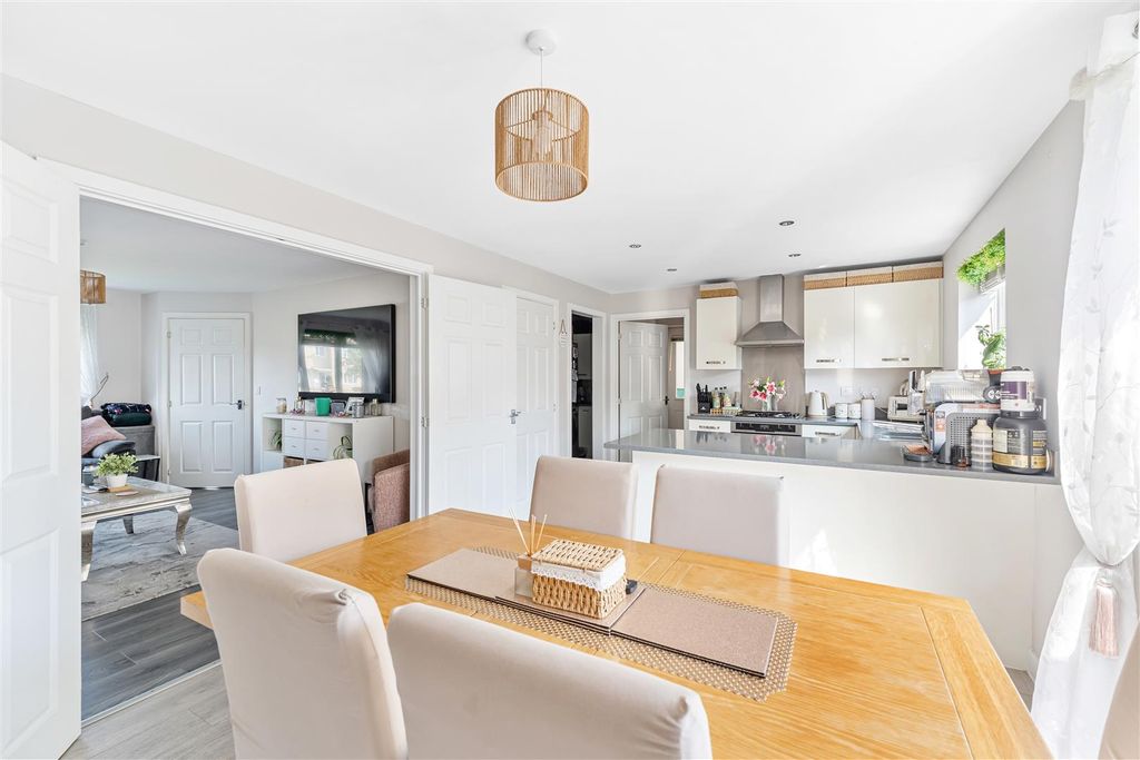 Property photo 3 of 26 Kitchen/Diner