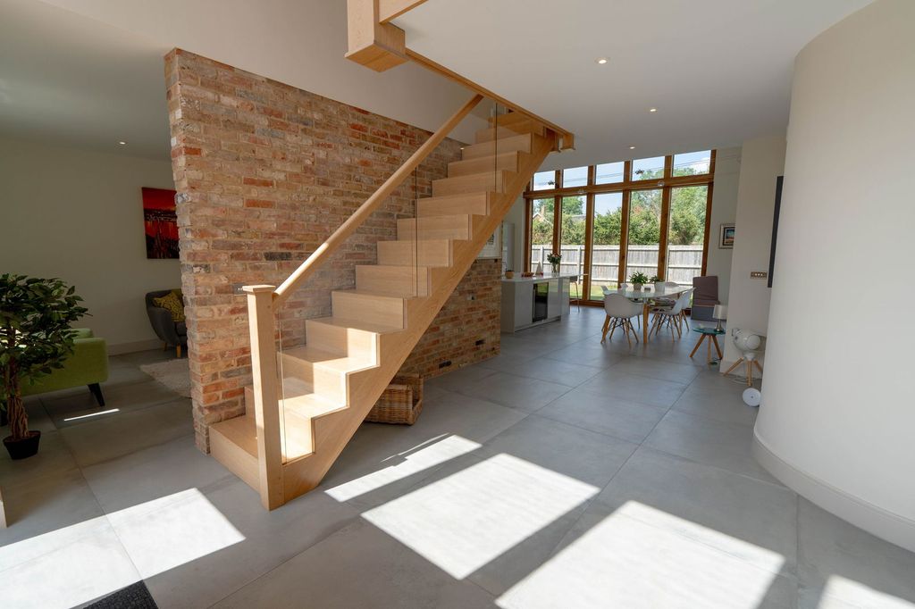 Property photo 2 of 24