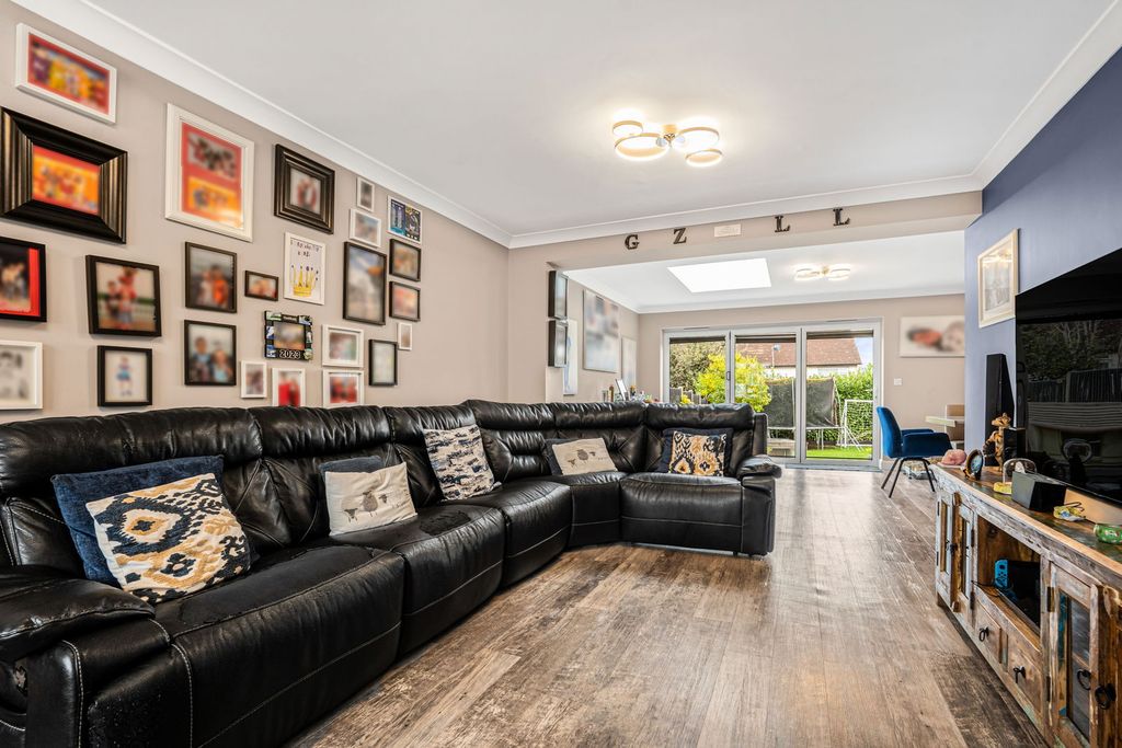 Property photo 3 of 26