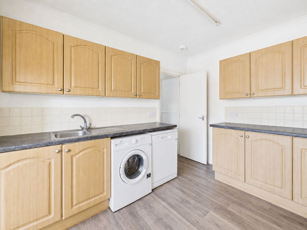 Property photo 3 of 16 Kitchen