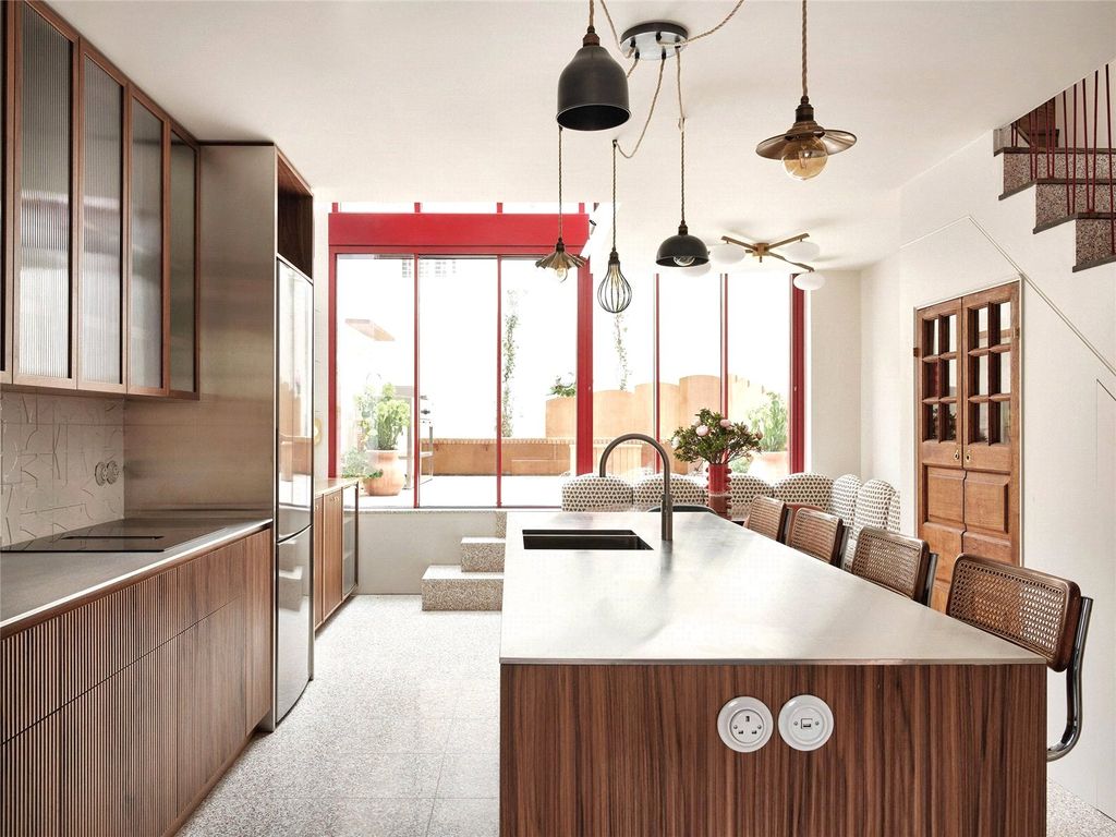 Property photo 3 of 14 Kitchen