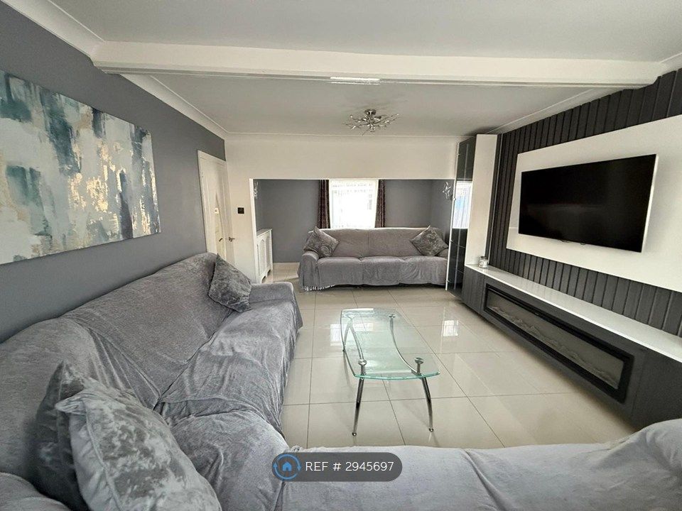 Property photo 2 of 18 Living Room